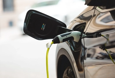 Borne de recharge à domicile en Isère : obligations, étapes et aides en 2026